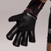 Czarno-różowe rękawice bramkarskie Football Masters Invictus X Pro Pink RF