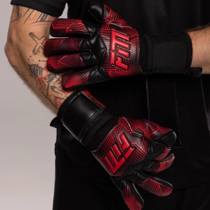 Czarno-czerwone rękawice bramkarskie Football Masters Varis X Black Red