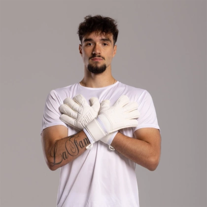 Białe rękawice bramkarskie Football Masters Varis X All White