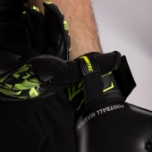 Czarno-zielone rękawice bramkarskie Football Masters Invictus X Training Black Green