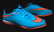 Niebiesko-pomarańczowe buty piłkarskie na halę Nike Hypervenom Phelon IC 599811-484 Jr