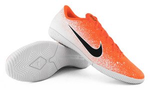 Pomarańczowo-białe buty piłkarskie na halę Nike Mercurial Vapor Academy IC AJ3101-801 JR
