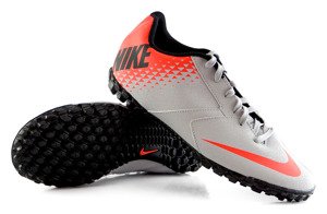 Szaro-czarne buty piłkarskie na orlik Nike Bombax TF 826488-006 JR