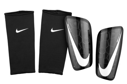 Czarne ochraniacze piłkarskie Nike Mercurial Lite SP2120-010